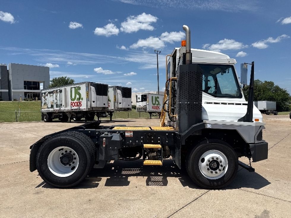 Yard Truck-Heavy Duty Tractors-Ottawa-2020-T2-Grand Prairie-TX-27,118\n\t\tmiles-$ 70,000 - Image 8