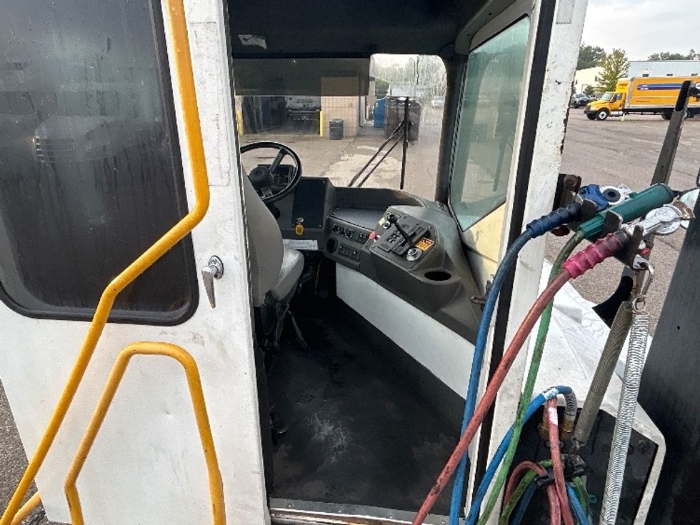 Yard Truck-Heavy Duty Tractors-Ottawa-2020-T2-Holland-MI-50,124\n\t\tmiles-$ 69,250 - Image 9