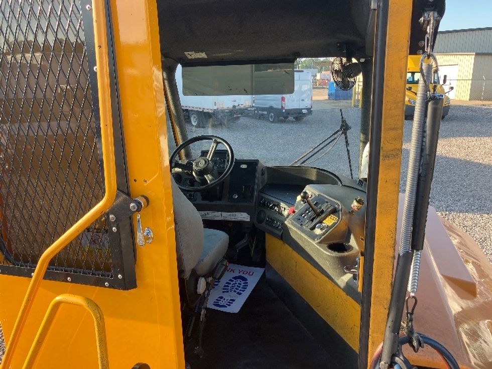 Yard Truck-Heavy Duty Tractors-Ottawa-2020-T2-Hueytown-AL-245,455\n\t\tmiles-$ 63,500 - Image 9