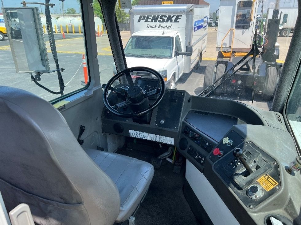 Yard Truck-Heavy Duty Tractors-Ottawa-2020-T2-Indianapolis-IN-502,034\n\t\tmiles-$ 71,750 - Image 9