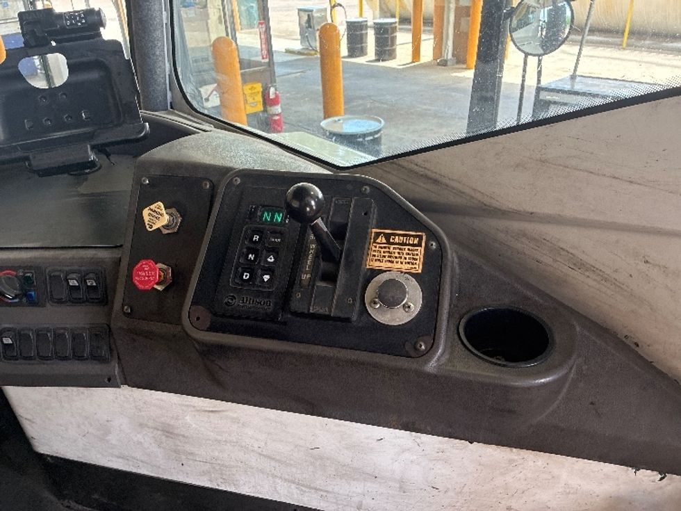 Yard Truck-Heavy Duty Tractors-Ottawa-2020-T2-Jackson-MS-25,983\n\t\tmiles-$ 65,750 - Image 11