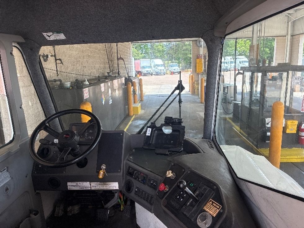 Yard Truck-Heavy Duty Tractors-Ottawa-2020-T2-Jackson-MS-25,983\n\t\tmiles-$ 65,750 - Image 12