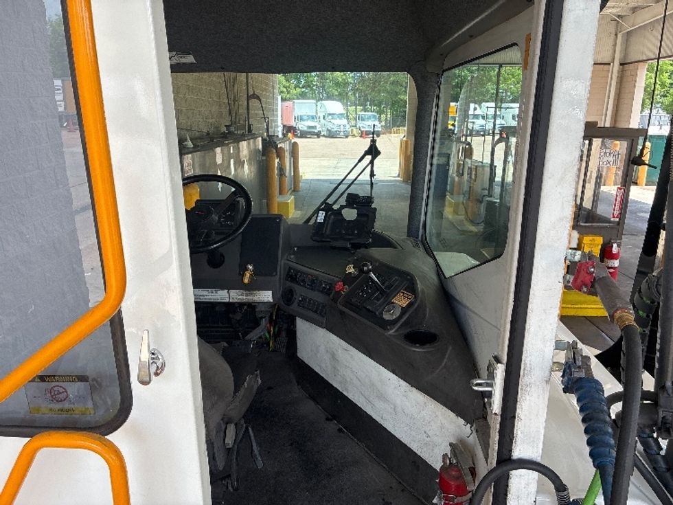 Yard Truck-Heavy Duty Tractors-Ottawa-2020-T2-Jackson-MS-25,983\n\t\tmiles-$ 65,750 - Image 9