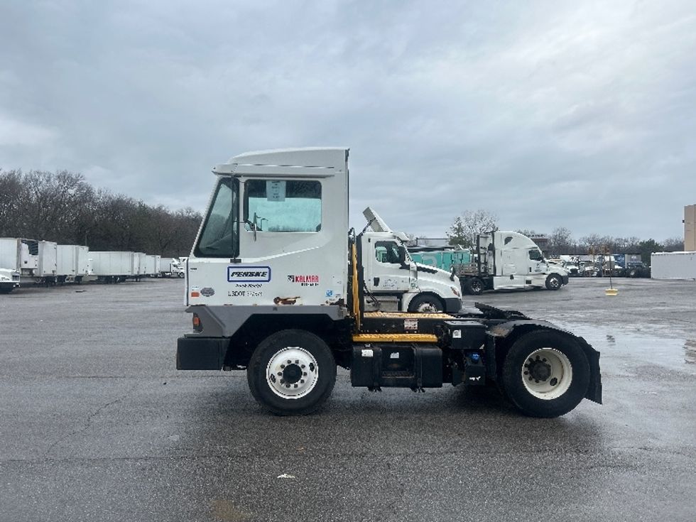Yard Truck-Heavy Duty Tractors-Ottawa-2020-T2-Kansas City-MO-24,990\n\t\tmiles-$ 74,250 - Image 4