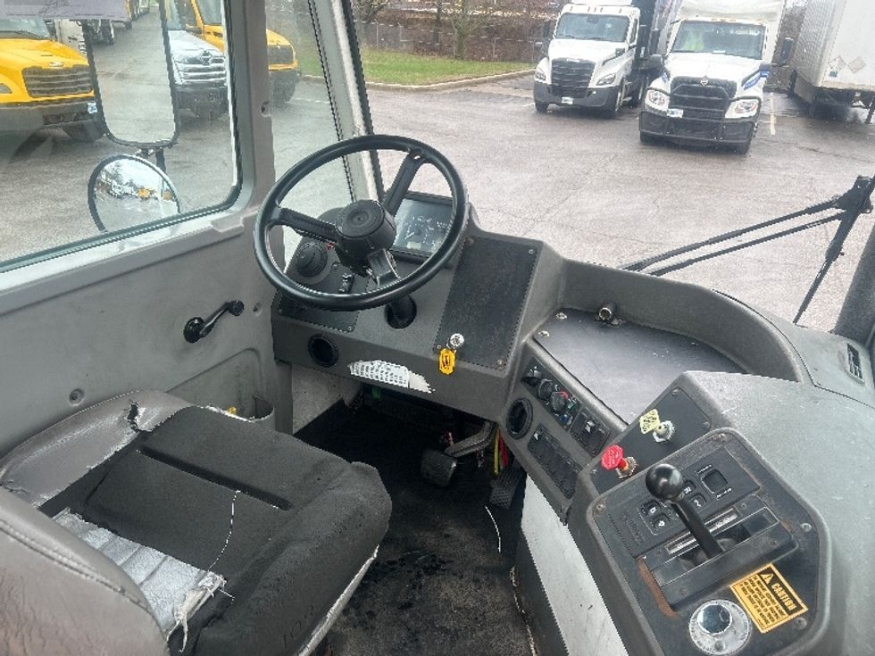 Yard Truck-Heavy Duty Tractors-Ottawa-2020-T2-Kansas City-MO-24,990\n\t\tmiles-$ 74,250 - Image 9