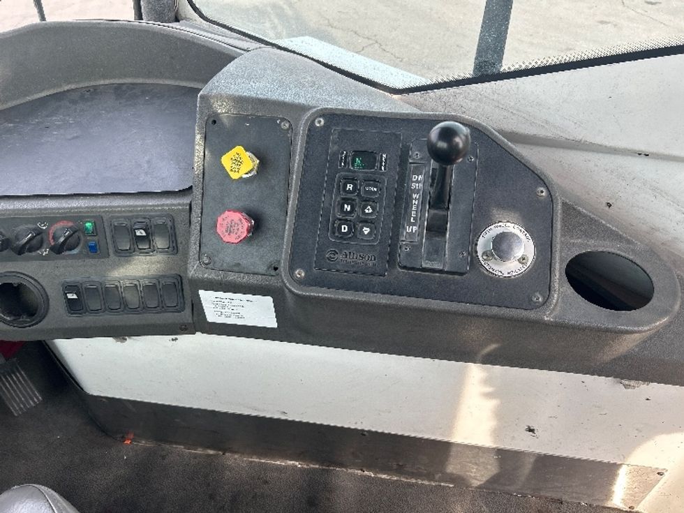 Yard Truck-Heavy Duty Tractors-Ottawa-2020-T2-Kansas City-MO-27,688\n\t\tmiles-$ 76,750 - Image 12