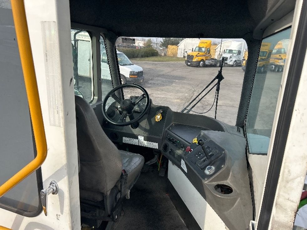 Yard Truck-Heavy Duty Tractors-Ottawa-2020-T2-Kansas City-MO-27,688\n\t\tmiles-$ 76,750 - Image 9