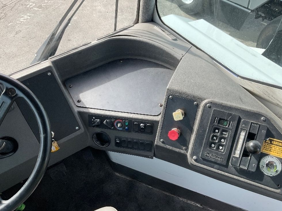 Yard Truck-Heavy Duty Tractors-Ottawa-2020-T2-Kansas City-MO-28,899\n\t\tmiles-$ 75,000 - Image 11