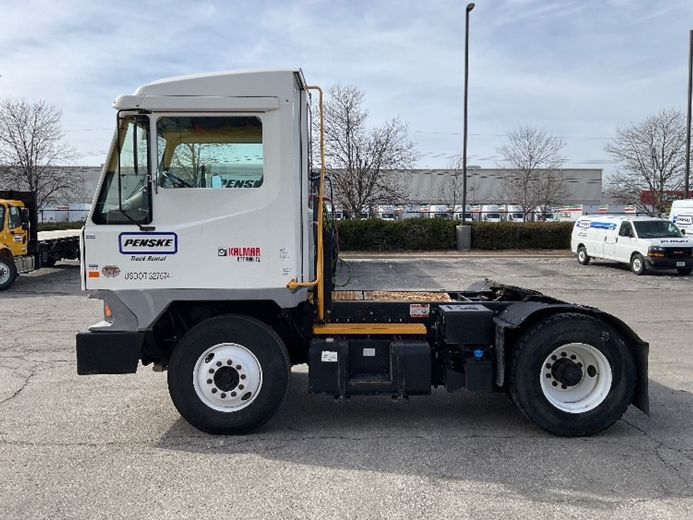 Yard Truck-Heavy Duty Tractors-Ottawa-2020-T2-Kansas City-MO-28,899\n\t\tmiles-$ 75,000 - Image 4
