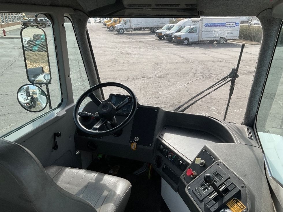 Yard Truck-Heavy Duty Tractors-Ottawa-2020-T2-Kansas City-MO-28,899\n\t\tmiles-$ 75,000 - Image 9