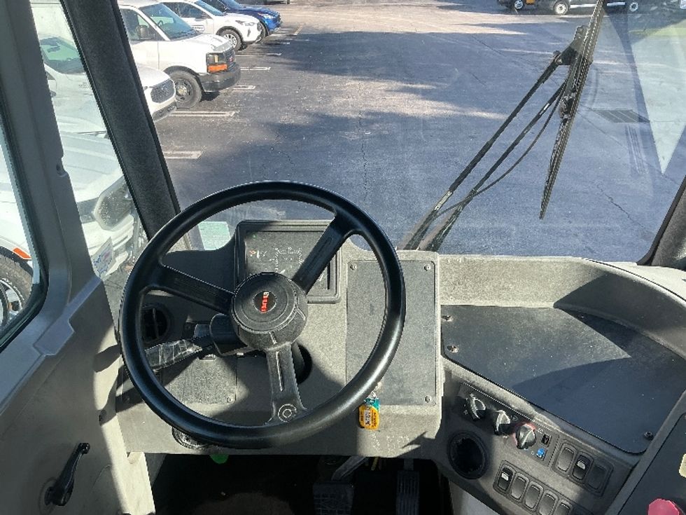 Yard Truck-Heavy Duty Tractors-Ottawa-2020-T2-Medley-FL-30,049\n\t\tmiles-$ 67,250 - Image 11