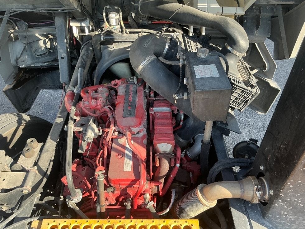 Yard Truck-Heavy Duty Tractors-Ottawa-2020-T2-Medley-FL-30,049\n\t\tmiles-$ 67,250 - Image 14