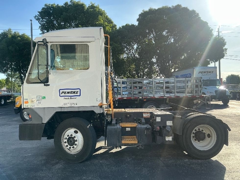 Yard Truck-Heavy Duty Tractors-Ottawa-2020-T2-Medley-FL-30,049\n\t\tmiles-$ 67,250 - Image 4