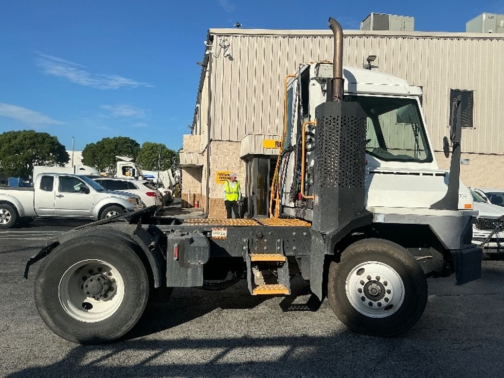 Yard Truck-Heavy Duty Tractors-Ottawa-2020-T2-Medley-FL-30,049\n\t\tmiles-$ 67,250 - Image 8
