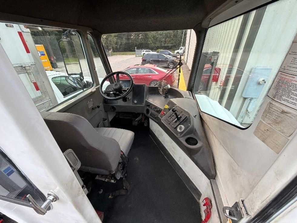 Yard Truck-Heavy Duty Tractors-Ottawa-2020-T2-Newport News-VA-33,062\n\t\tmiles-$ 59,000 - Image 12