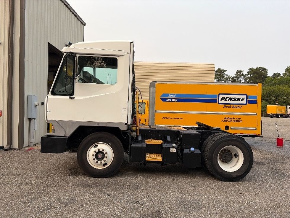 Yard Truck-Heavy Duty Tractors-Ottawa-2020-T2-Newport News-VA-33,062\n\t\tmiles-$ 59,000 - Image 4