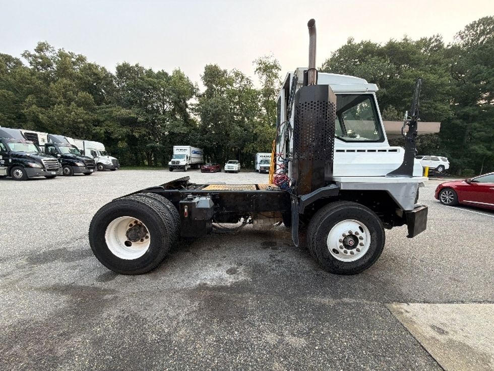 Yard Truck-Heavy Duty Tractors-Ottawa-2020-T2-Newport News-VA-33,062\n\t\tmiles-$ 59,000 - Image 8