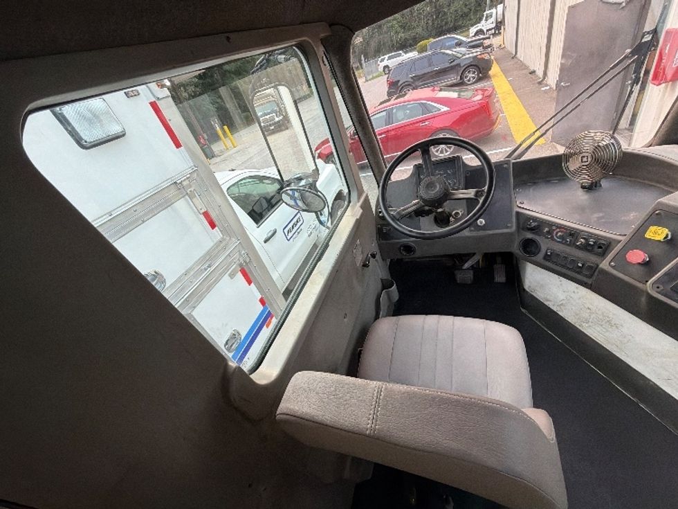 Yard Truck-Heavy Duty Tractors-Ottawa-2020-T2-Newport News-VA-33,062\n\t\tmiles-$ 59,000 - Image 9