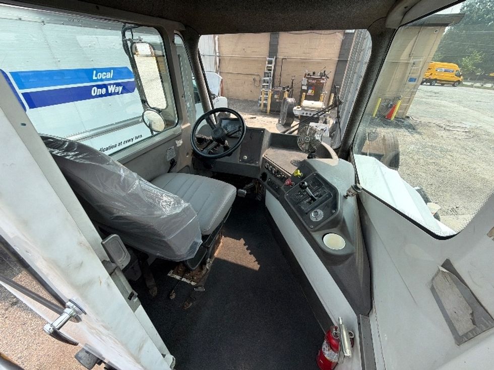 Yard Truck-Heavy Duty Tractors-Ottawa-2020-T2-Prince George-VA-180,500\n\t\tmiles-$ 68,250 - Image 11