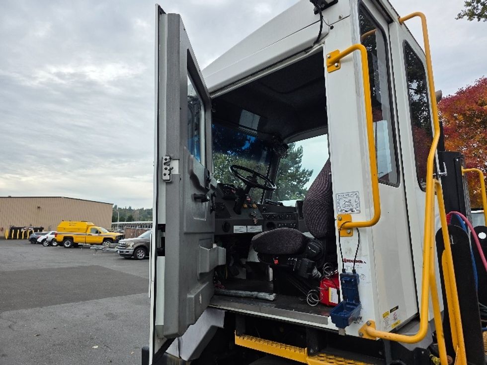 Yard Truck-Heavy Duty Tractors-Ottawa-2020-T2-Tukwila-WA-14,850\n\t\tmiles-$ 76,500 - Image 9