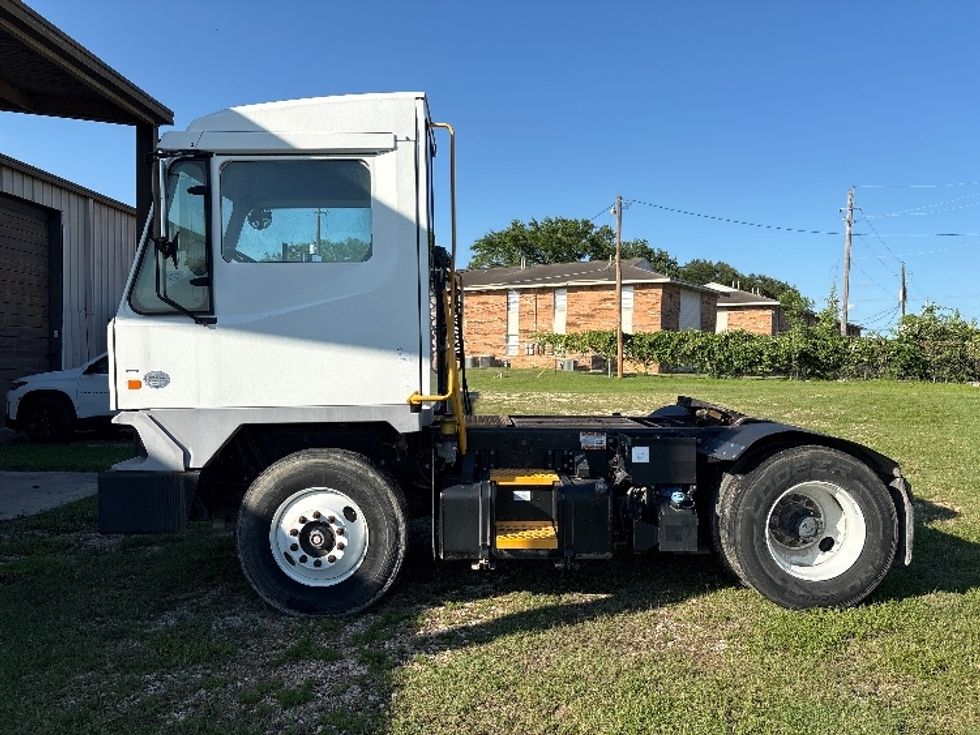 Yard Truck-Heavy Duty Tractors-Ottawa-2020-T2-Waco-TX-18,976\n\t\tmiles-$ 73,500 - Image 4