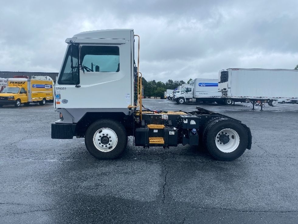 Yard Truck-Heavy Duty Tractors-Ottawa-2020-T2-Winston Salem-NC-39,495\n\t\tmiles-$ 81,000 - Image 4