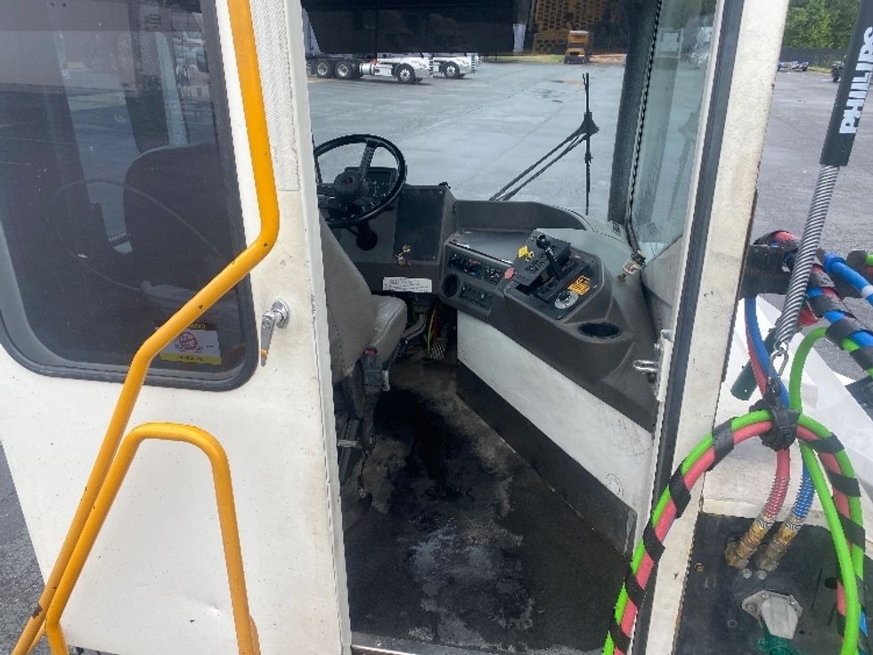 Yard Truck-Heavy Duty Tractors-Ottawa-2020-T2-Winston Salem-NC-39,495\n\t\tmiles-$ 81,000 - Image 9