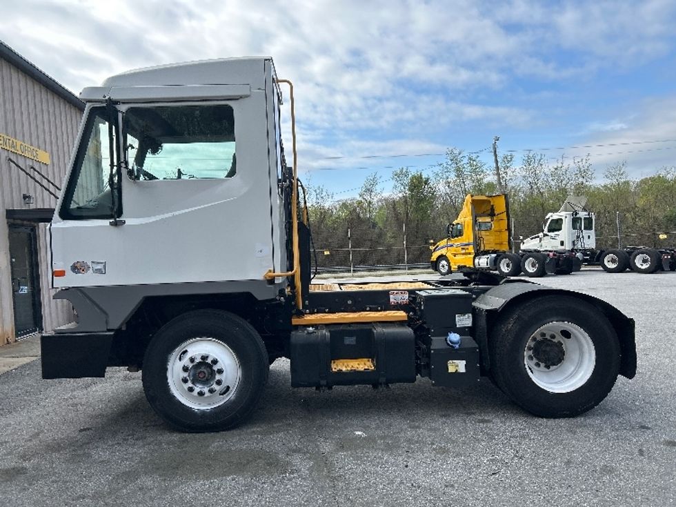 Yard Truck-Heavy Duty Tractors-Ottawa-2021-T2-Anderson-SC-38,364\n\t\tmiles-$ 90,500 - Image 4