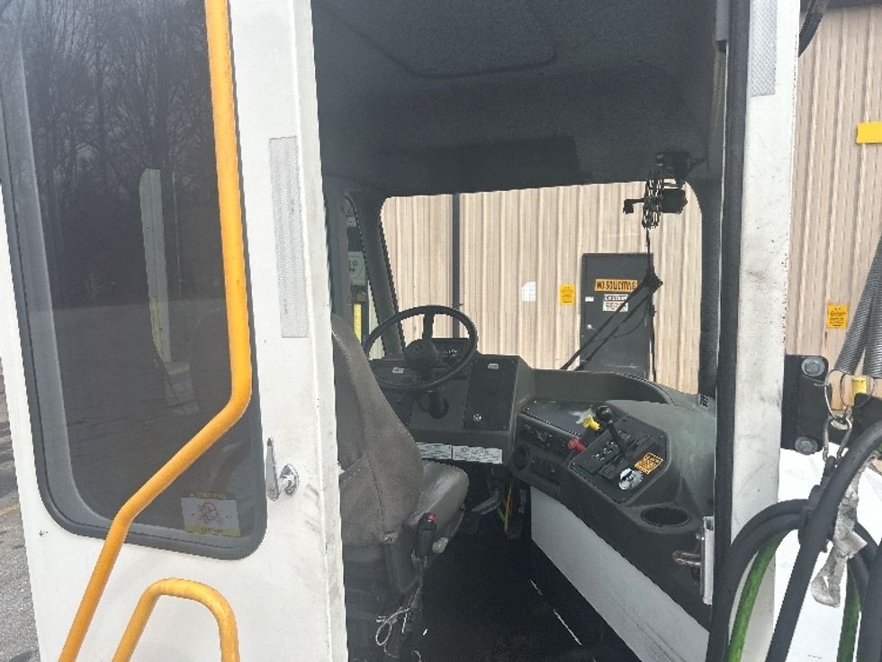 Yard Truck-Heavy Duty Tractors-Ottawa-2021-T2-Anderson-SC-38,364\n\t\tmiles-$ 90,500 - Image 9