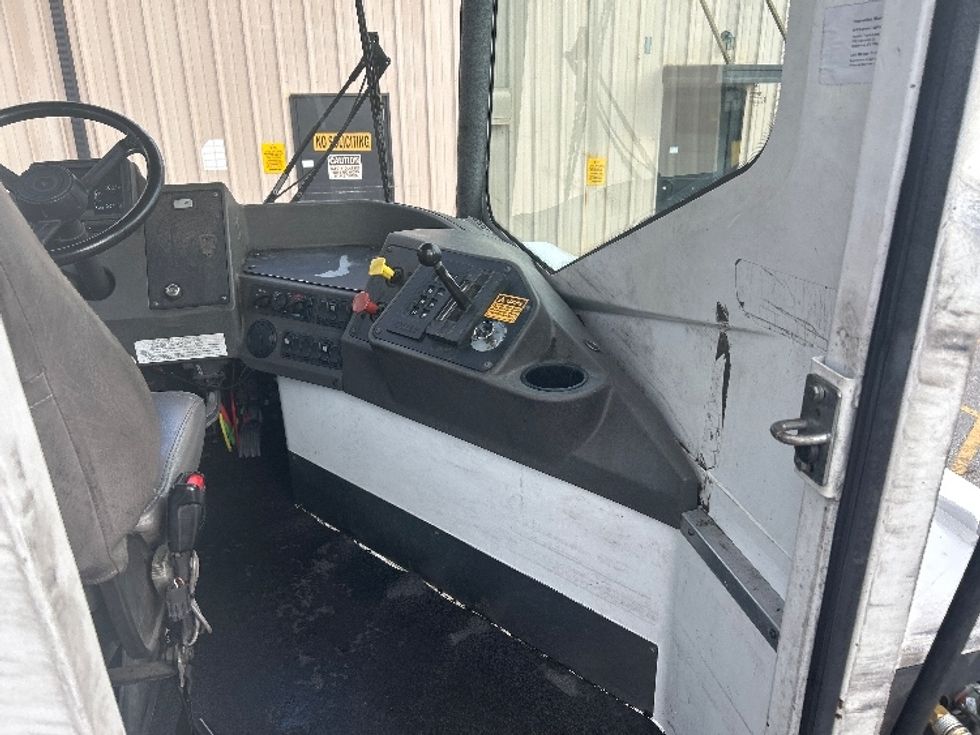 Yard Truck-Heavy Duty Tractors-Ottawa-2021-T2-Anderson-SC-50,453\n\t\tmiles-$ 88,750 - Image 13