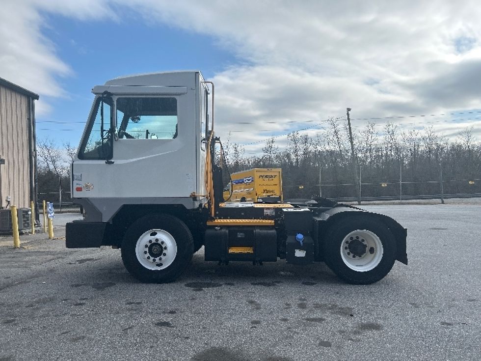 Yard Truck-Heavy Duty Tractors-Ottawa-2021-T2-Anderson-SC-50,453\n\t\tmiles-$ 88,750 - Image 4