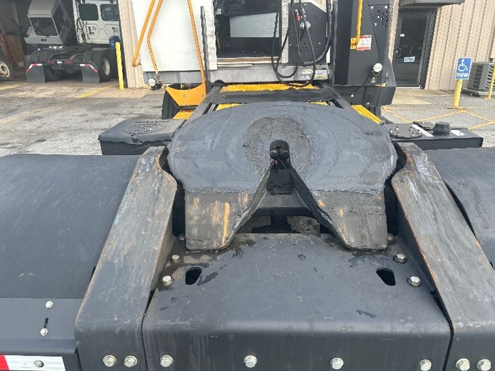 Yard Truck-Heavy Duty Tractors-Ottawa-2021-T2-Anderson-SC-50,453\n\t\tmiles-$ 88,750 - Image 6