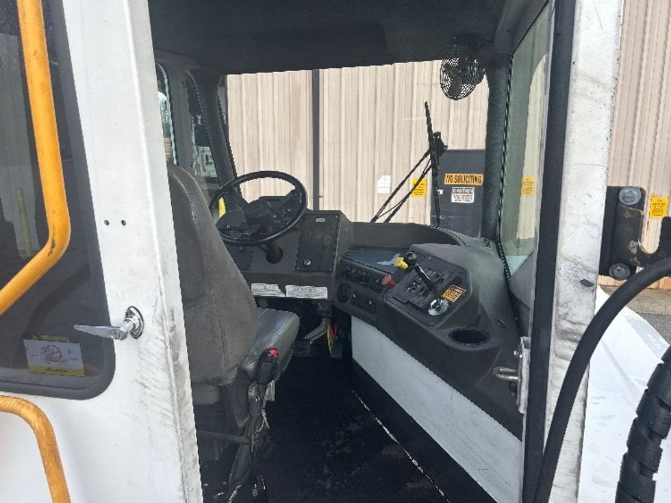 Yard Truck-Heavy Duty Tractors-Ottawa-2021-T2-Anderson-SC-50,453\n\t\tmiles-$ 88,750 - Image 9