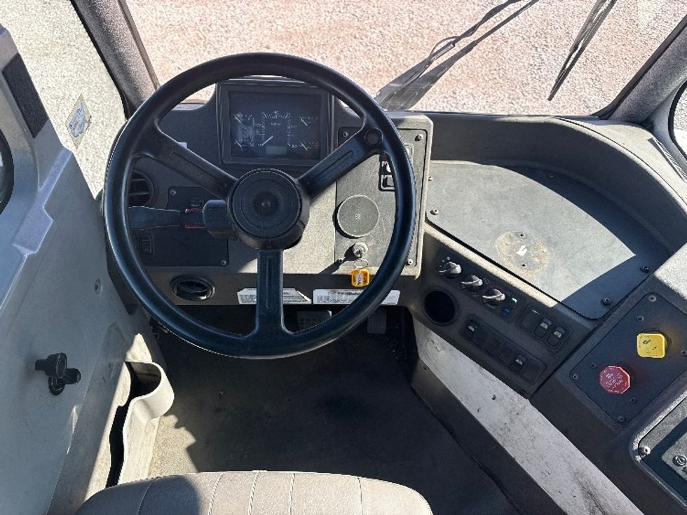 Yard Truck-Heavy Duty Tractors-Ottawa-2021-T2-Birmingham-AL-28,631\n\t\tmiles-$ 89,250 - Image 11