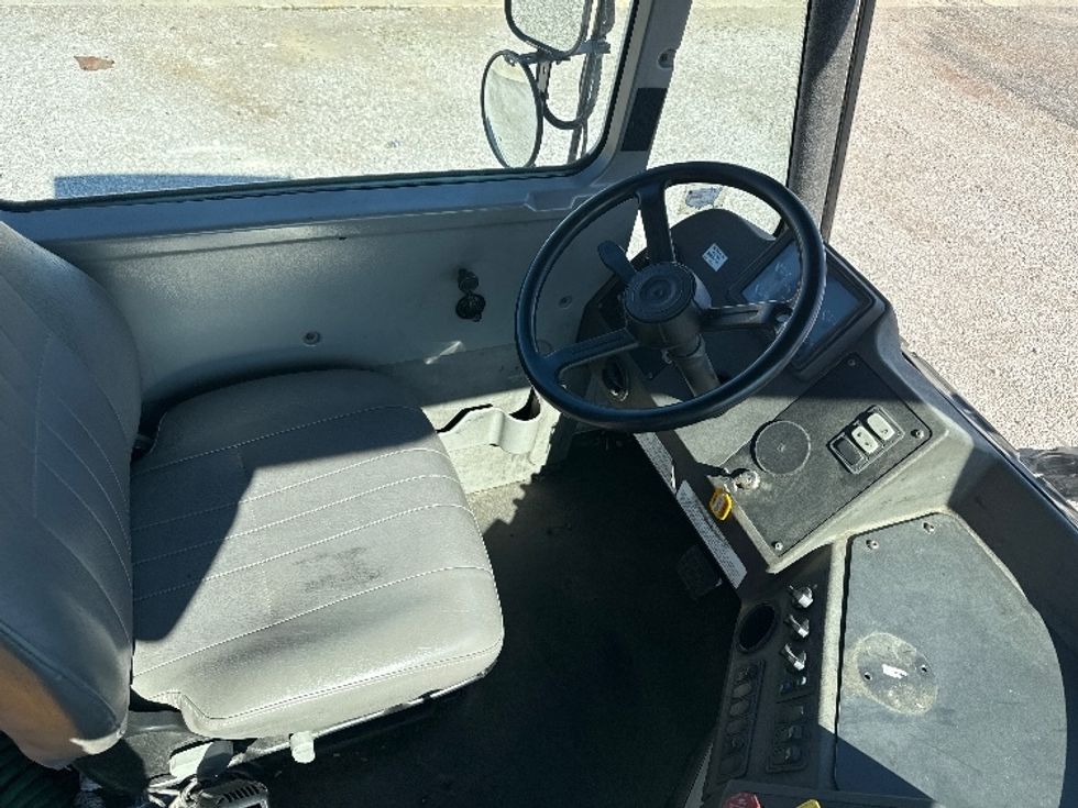 Yard Truck-Heavy Duty Tractors-Ottawa-2021-T2-Birmingham-AL-28,631\n\t\tmiles-$ 89,250 - Image 12