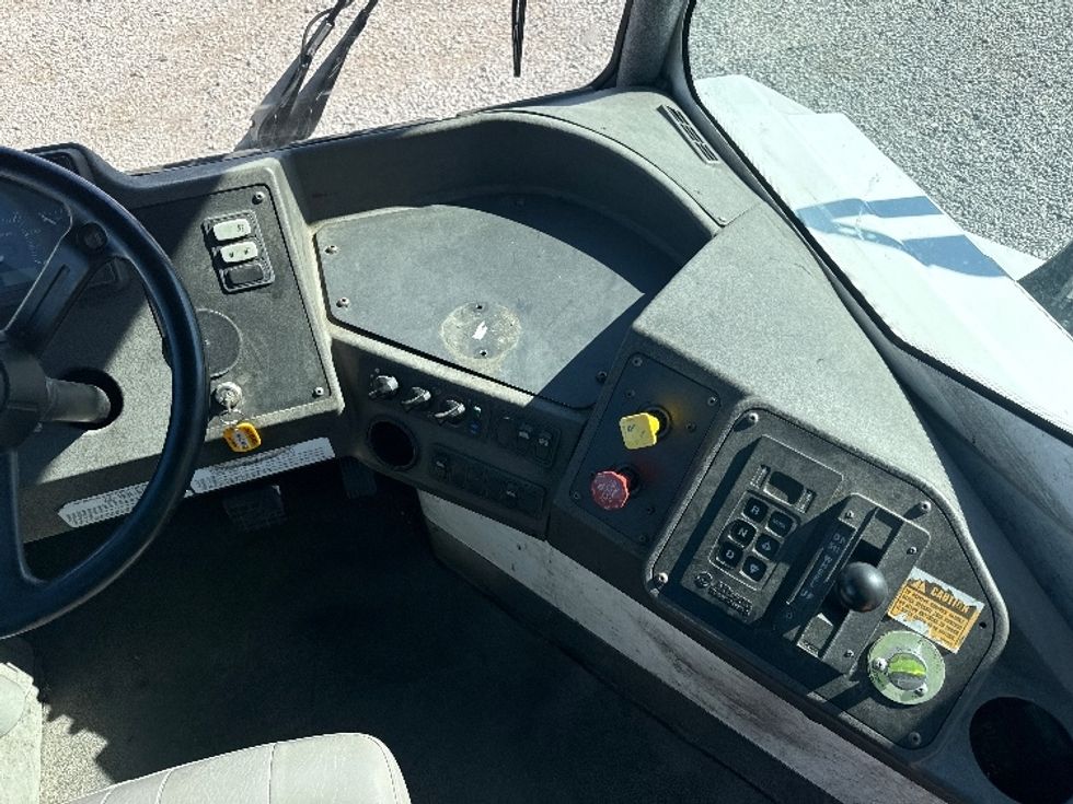 Yard Truck-Heavy Duty Tractors-Ottawa-2021-T2-Birmingham-AL-28,631\n\t\tmiles-$ 89,250 - Image 13