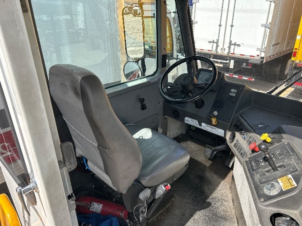 Yard Truck-Heavy Duty Tractors-Ottawa-2021-T2-Birmingham-AL-28,631\n\t\tmiles-$ 89,250 - Image 14