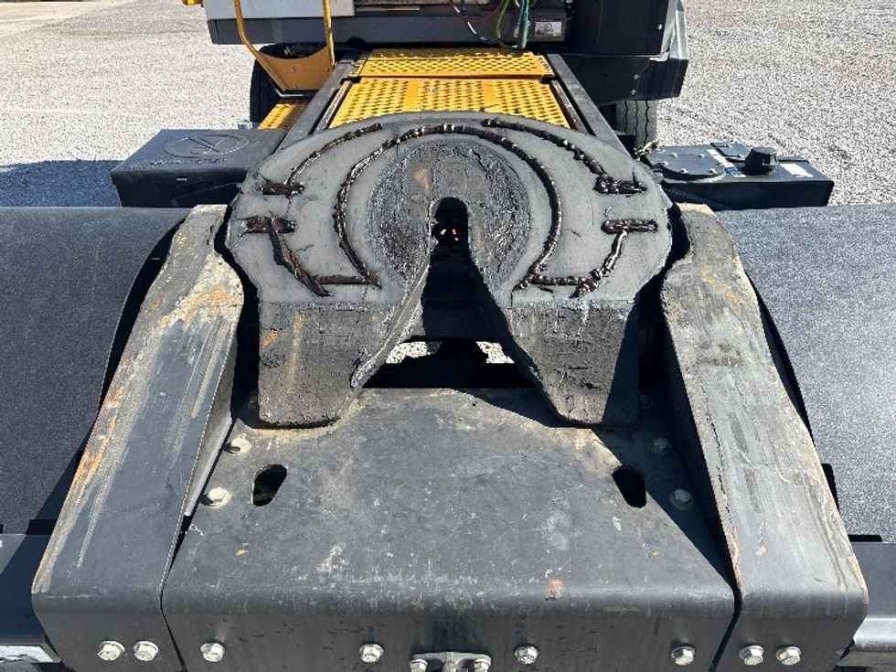 Yard Truck-Heavy Duty Tractors-Ottawa-2021-T2-Birmingham-AL-28,631\n\t\tmiles-$ 89,250 - Image 6