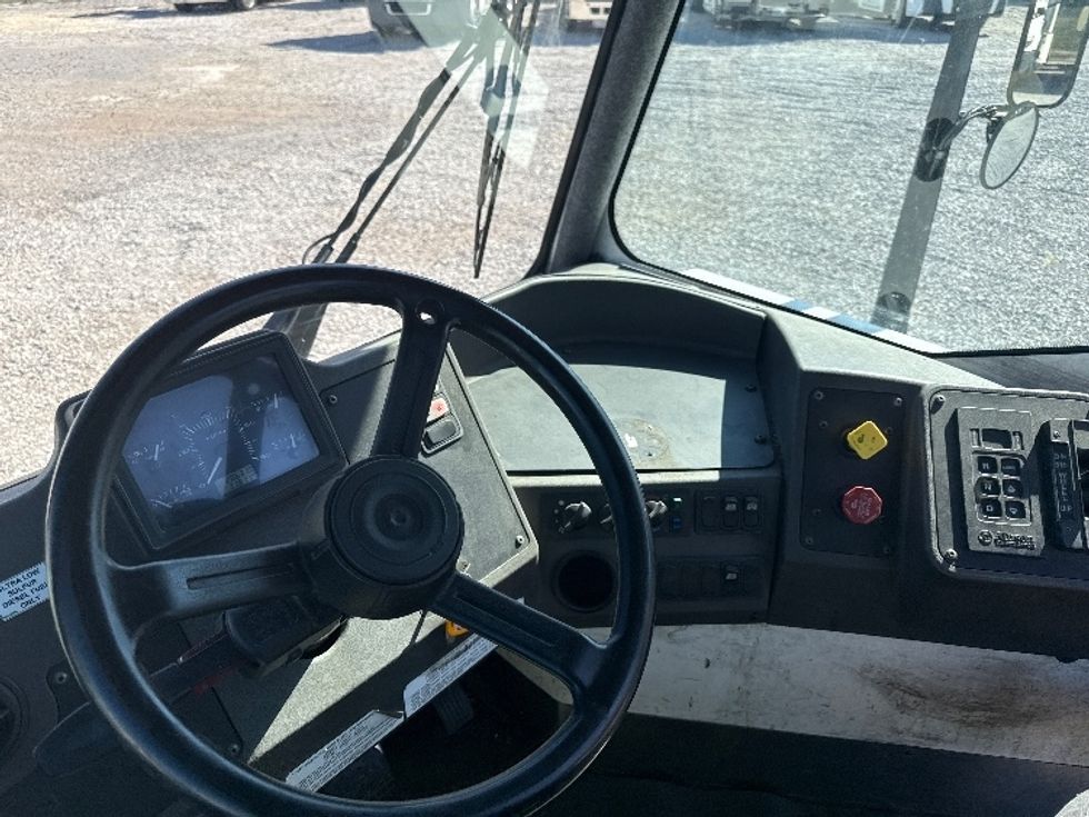 Yard Truck-Heavy Duty Tractors-Ottawa-2021-T2-Birmingham-AL-28,631\n\t\tmiles-$ 89,250 - Image 9