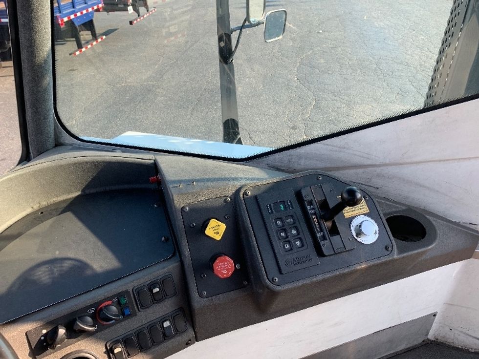 Yard Truck-Heavy Duty Tractors-Ottawa-2021-T2-Concord-NC-26,084\n\t\tmiles-$ 77,500 - Image 13