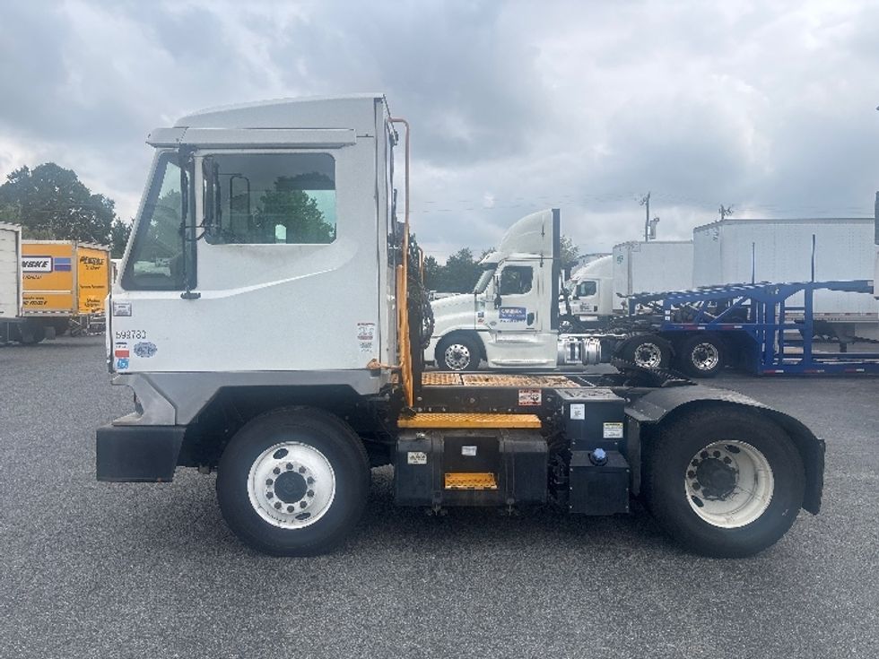 Yard Truck-Heavy Duty Tractors-Ottawa-2021-T2-Concord-NC-26,084\n\t\tmiles-$ 77,500 - Image 4