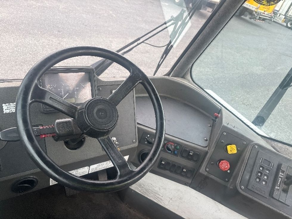 Yard Truck-Heavy Duty Tractors-Ottawa-2021-T2-Concord-NC-26,084\n\t\tmiles-$ 77,500 - Image 9