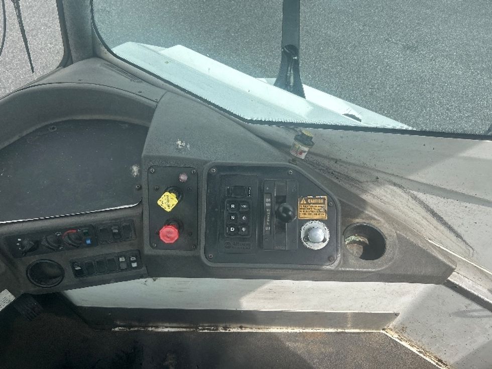 Yard Truck-Heavy Duty Tractors-Ottawa-2021-T2-Forest Park-GA-119,179\n\t\tmiles-$ 81,500 - Image 12