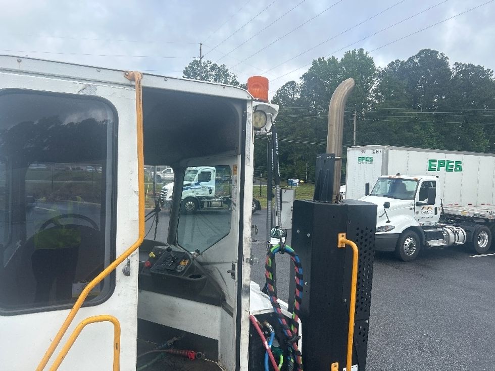 Yard Truck-Heavy Duty Tractors-Ottawa-2021-T2-Forest Park-GA-119,179\n\t\tmiles-$ 81,500 - Image 16