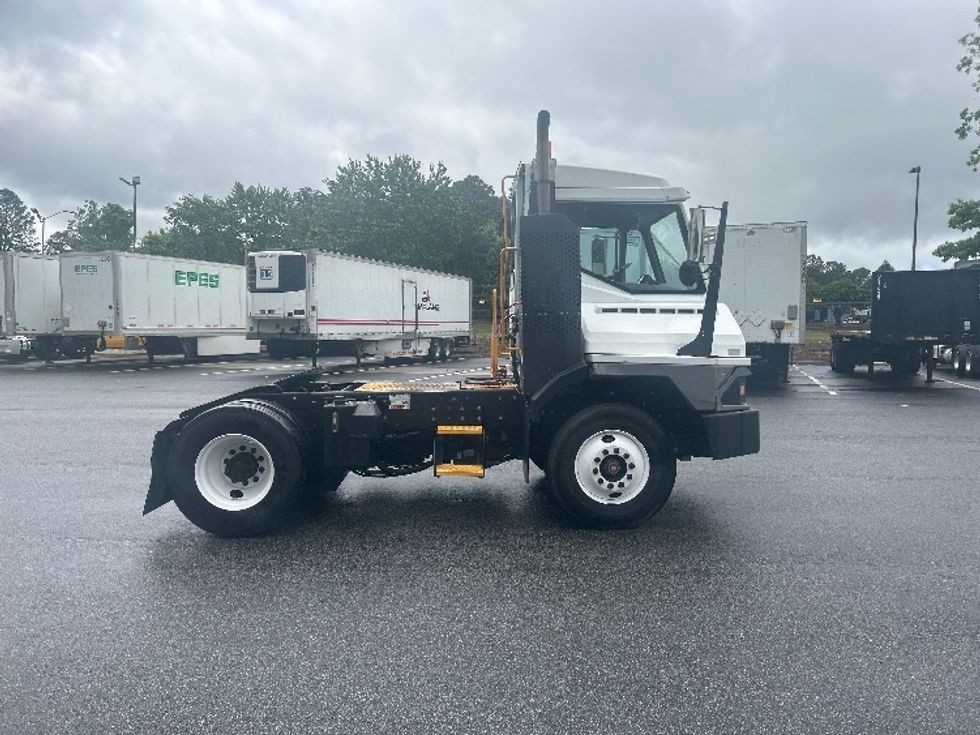 Yard Truck-Heavy Duty Tractors-Ottawa-2021-T2-Forest Park-GA-119,179\n\t\tmiles-$ 81,500 - Image 8