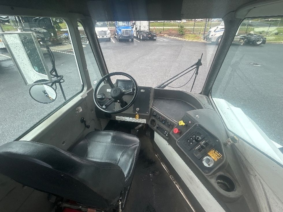Yard Truck-Heavy Duty Tractors-Ottawa-2021-T2-Forest Park-GA-119,179\n\t\tmiles-$ 81,500 - Image 9