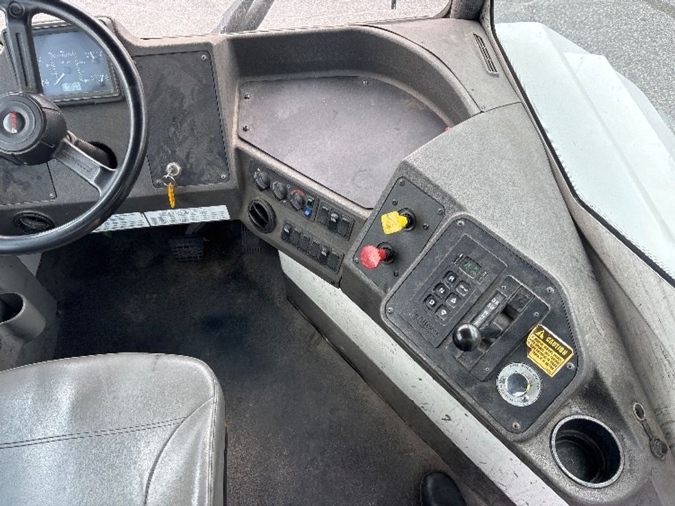Yard Truck-Heavy Duty Tractors-Ottawa-2021-T2-Greer-SC-28,028\n\t\tmiles-$ 83,500 - Image 13