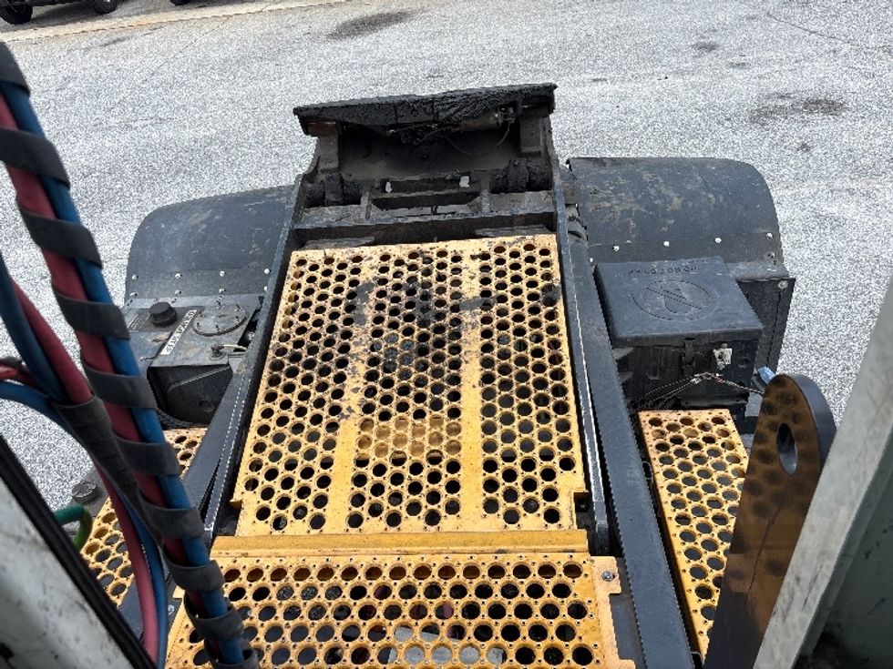 Yard Truck-Heavy Duty Tractors-Ottawa-2021-T2-Greer-SC-28,028\n\t\tmiles-$ 83,500 - Image 17