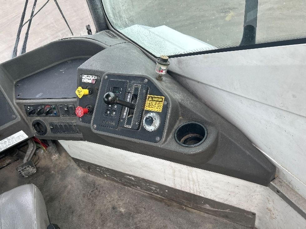 Yard Truck-Heavy Duty Tractors-Ottawa-2021-T2-Indianapolis-IN-7,170\n\t\tmiles-$ 88,250 - Image 12