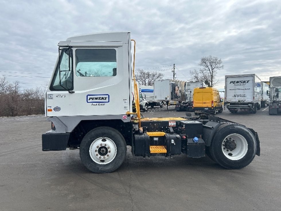 Yard Truck-Heavy Duty Tractors-Ottawa-2021-T2-Indianapolis-IN-7,170\n\t\tmiles-$ 88,250 - Image 4